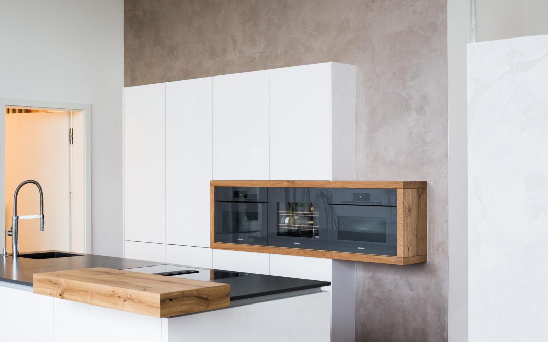 Kamin und Küchenwand